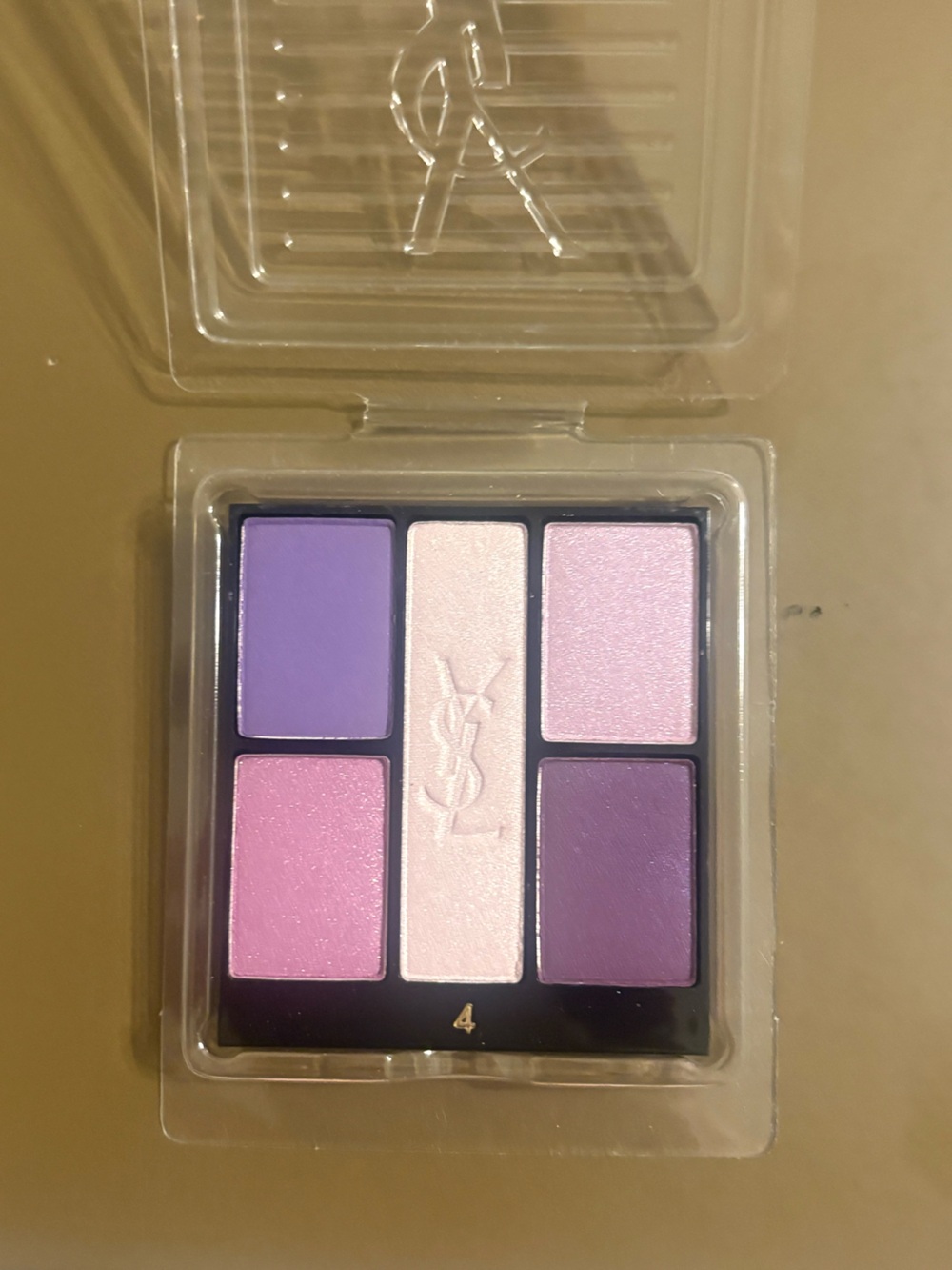 YSL OMBRES 5 LUMIĆRES 5 COLOUR HARMONY
Eyeshadow Palette Wt. 0.29 oz. 8,5 g - Picture 2 of 4